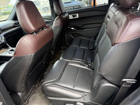 Used 2022 Ford Explorer Platinum w/ Equipment Group 601A AWD/4WD image 13