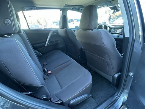 Used 2018 Toyota RAV4 XLE AWD/4WD image 14