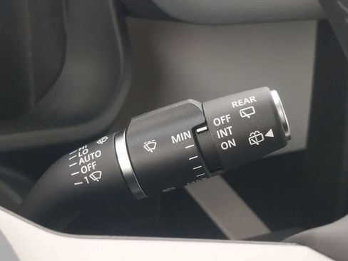 Used 2025 Land Rover Defender 110 X-Dynamic SE AWD/4WD image 26