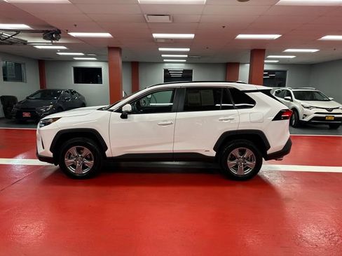 Certified 2024 Toyota RAV4 LE AWD/4WD image 5
