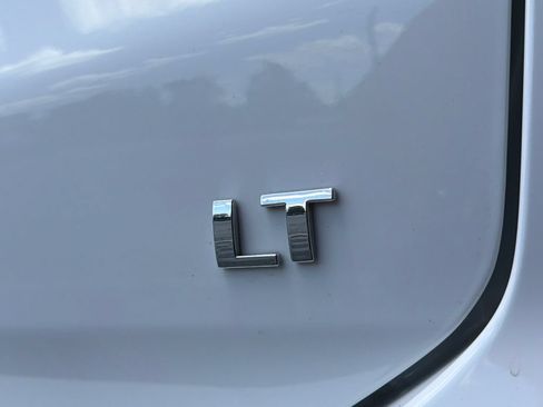 Used 2024 Chevrolet Equinox LT FWD image 16