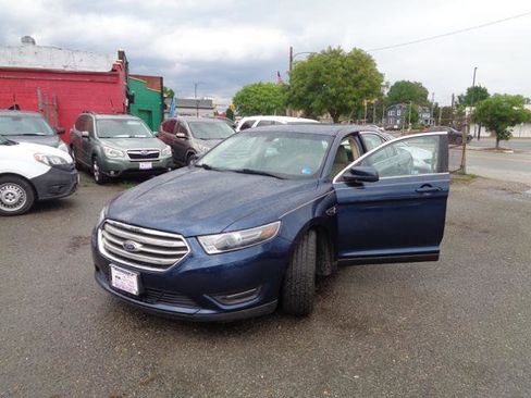 Used 2017 Ford Taurus SEL FWD image 18