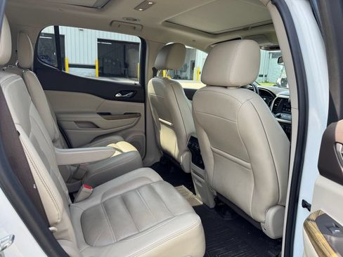 Used 2019 GMC Acadia Denali w/ Technology Package FWD image 14