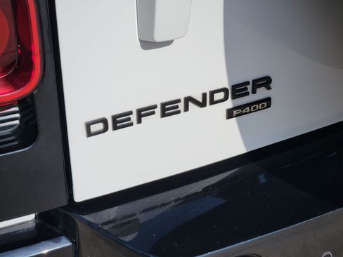 Certified 2023 Land Rover Defender 110 X-Dynamic SE AWD/4WD image 32
