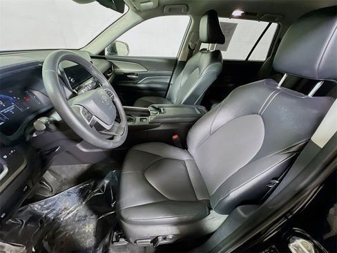 Used 2025 Toyota Grand Highlander AWD image 19