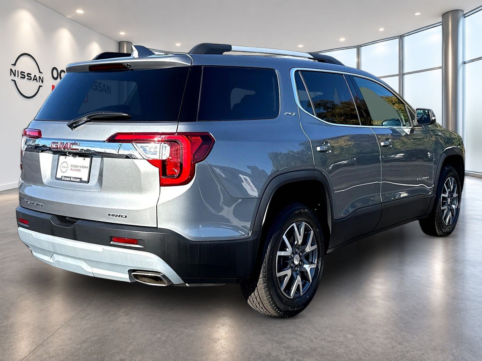 Used 2023 GMC Acadia SLT w/ Preferred Package AWD/4WD image 5