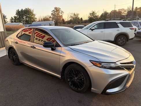 Used 2021 Toyota Camry SE image 5