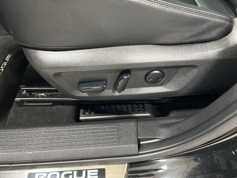 Used 2023 Nissan Rogue SL image 11