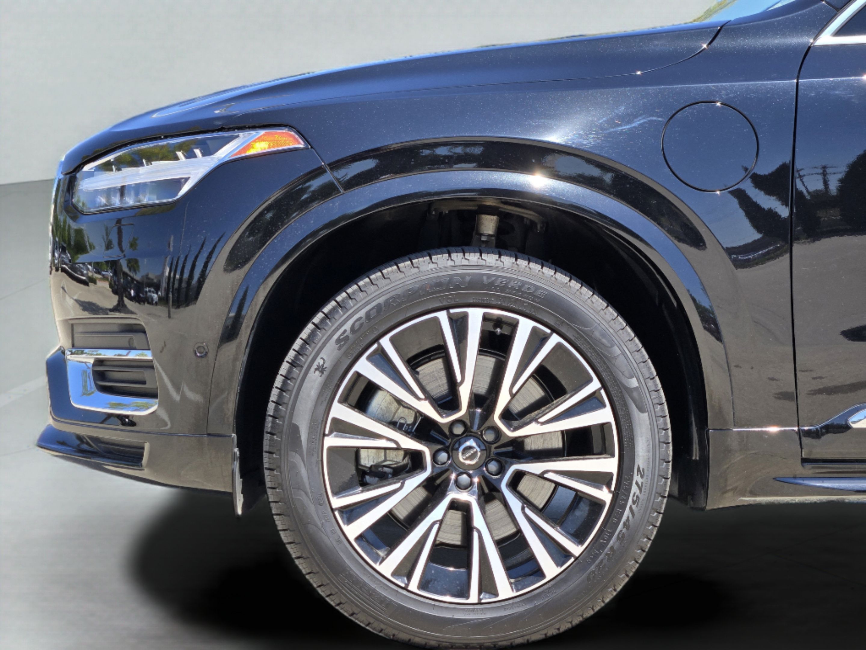 Used 2025 Volvo XC90 T8 Plus w/ Protection Package Premier AWD/4WD image 38