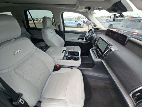 Used 2025 Ford Expedition Max Platinum w/ Driver's Package AWD/4WD image 2