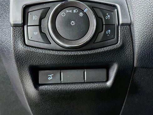 Used 2018 Ford Explorer Limited w/ Equipment Group 301A FWD image 9