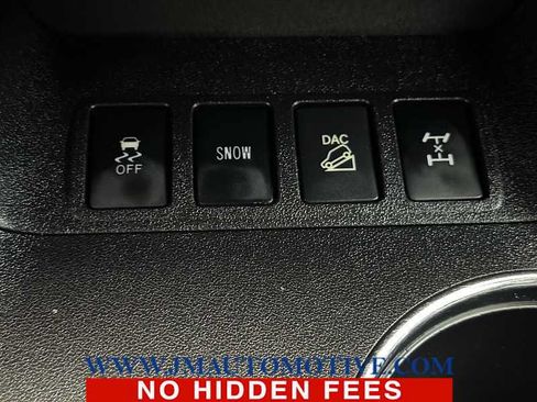 Used 2018 Toyota Highlander XLE AWD/4WD image 36