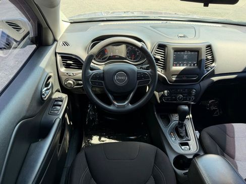 Used 2020 Jeep Cherokee Latitude FWD image 15