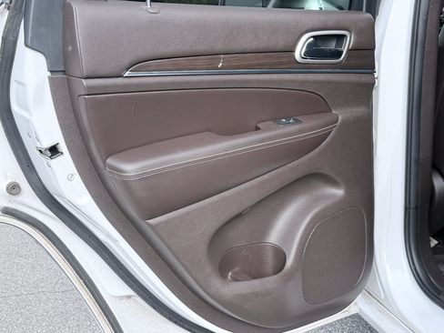 Used 2018 Jeep Grand Cherokee Overland AWD/4WD image 34