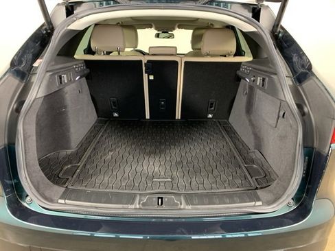 Used 2018 Jaguar F-PACE Premium image 13