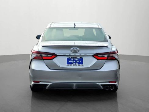 Used 2024 Toyota Camry SE image 5