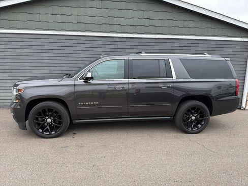 Used 2017 Chevrolet Suburban Premier AWD/4WD image 7