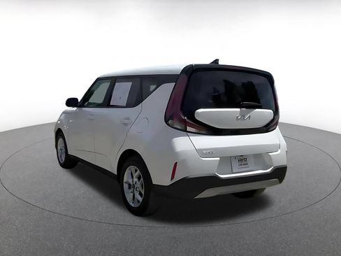Used 2025 Kia Soul LX w/ LX Technology Package FWD image 12