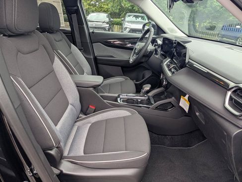New 2025 Chevrolet TrailBlazer LT w/ LT Cold Weather Package AWD/4WD image 7