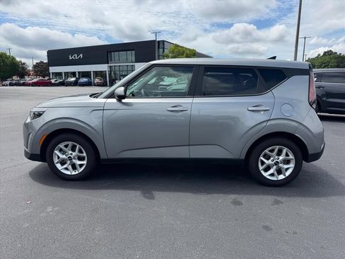 Certified 2025 Kia Soul LX w/ LX Technology Package FWD image 6