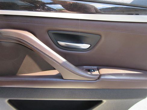 Used 2016 BMW 550i Sedan image 25