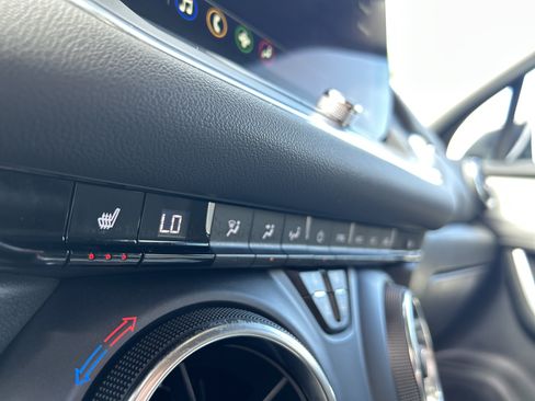 Used 2024 Chevrolet Blazer LT w/ Convenience Package FWD image 25