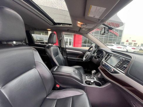Used 2016 Toyota Highlander XLE w/ Protection Package #3 AWD/4WD image 6