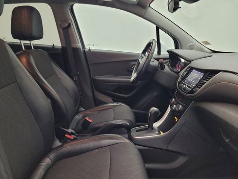 Used 2020 Chevrolet Trax LT w/ Driver Confidence Package FWD image 21