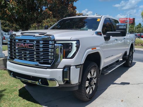 Used 2024 GMC Sierra 2500 Denali w/ Denali Reserve Package AWD/4WD image 5