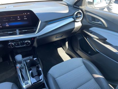 Used 2024 Chevrolet Trax LT w/ Driver Confidence Package FWD image 30