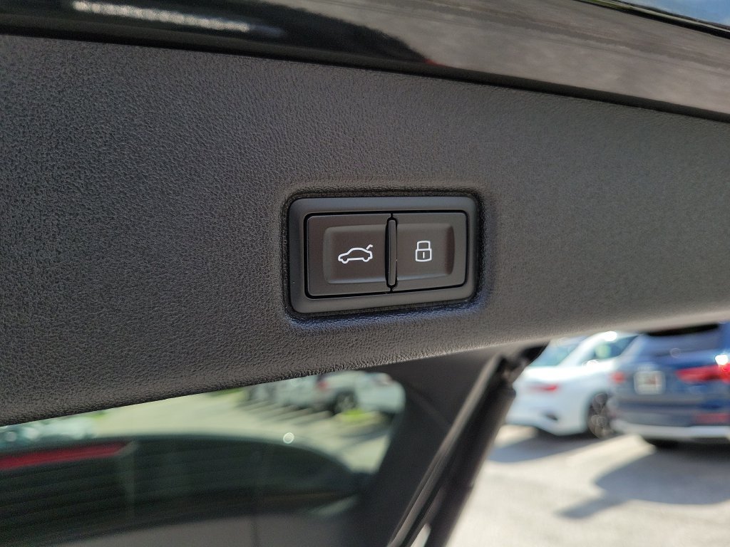 Used 2025 Audi Q5 Premium Plus w/ Premium Plus AWD/4WD image 31