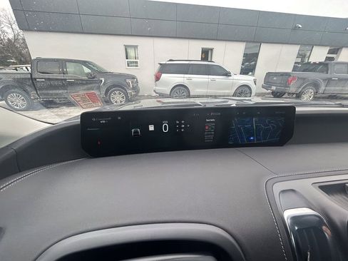 Used 2025 Ford Expedition Max Platinum image 16