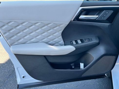Used 2023 Mitsubishi Outlander SEL FWD image 11