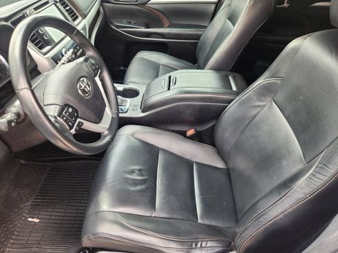 Used 2019 Toyota Highlander XLE FWD image 13