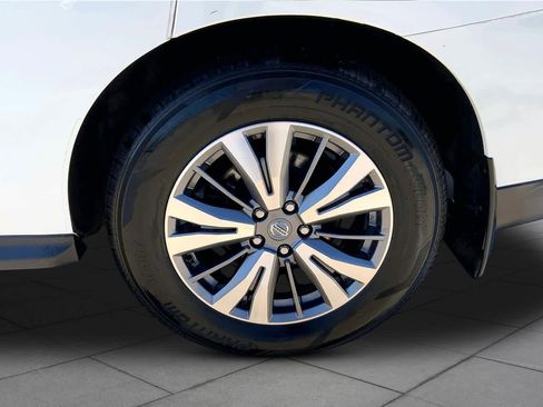 Used 2020 Nissan Pathfinder S FWD image 11