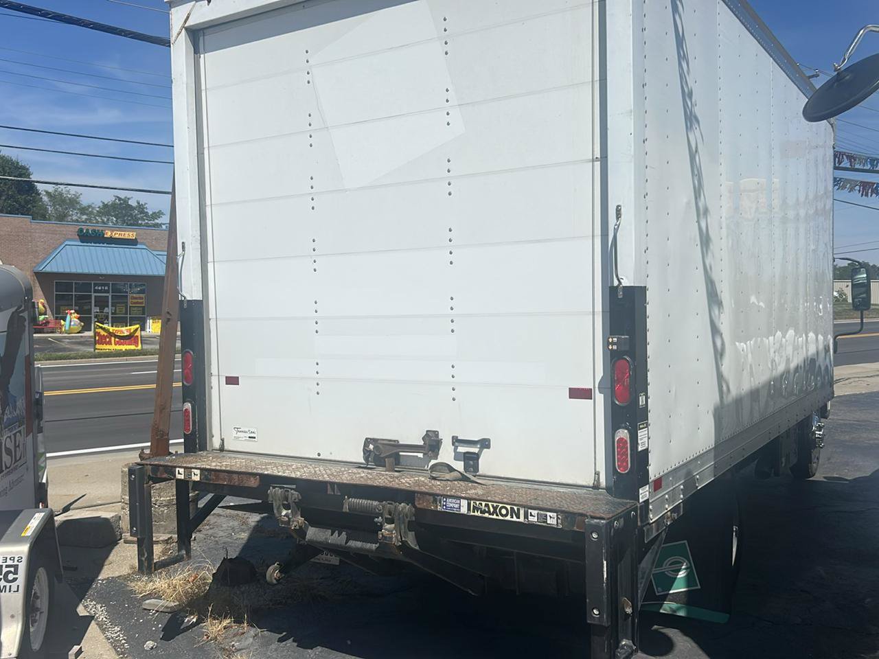 Used 2023 Isuzu NPR RWD image 29