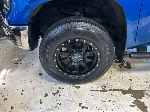 Certified 2018 Toyota Tundra SR5 w/ SR5 Upgrade Package AWD/4WD image 10