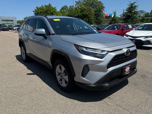 Used 2025 Toyota RAV4 XLE AWD/4WD image 10