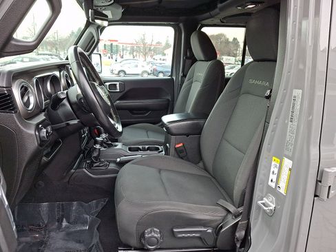 Used 2018 Jeep Wrangler Unlimited Sahara image 13