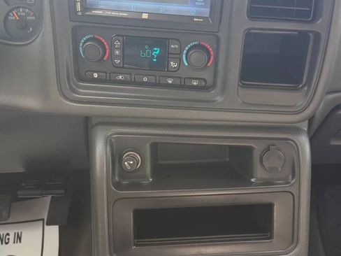 Used 2007 Chevrolet Silverado 2500 LT w/ Heavy-Duty Power Package image 17