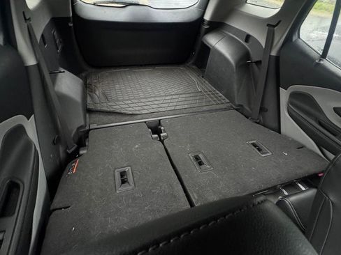 Used 2023 GMC Terrain SLT AWD/4WD image 11