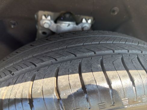 Used 2025 Ford Explorer Active w/ Active Comfort Package image 9