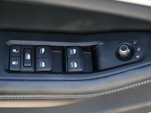 Used 2023 Jeep Grand Cherokee Limited w/ Luxury Tech Group II image 19