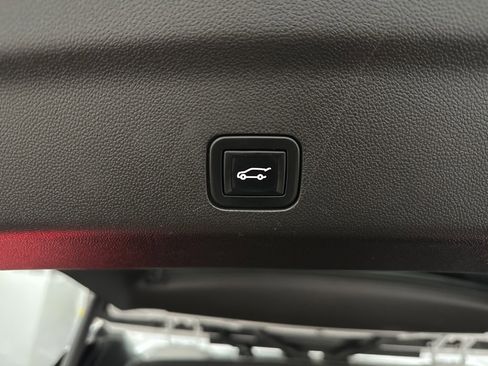 Used 2021 Chevrolet Tahoe Z71 image 28