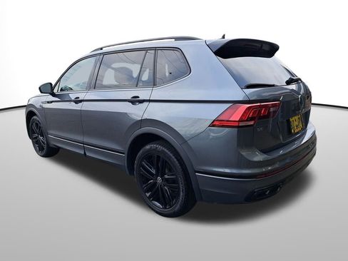 Used 2022 Volkswagen Tiguan SE R-Line image 3