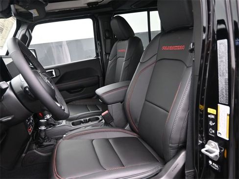 New 2025 Jeep Gladiator Rubicon image 11