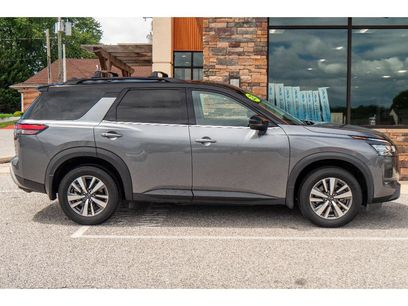 Used 2023 Nissan Pathfinder SL w/ Black Appearance Package