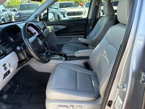 Used 2021 Honda Pilot Touring image 11