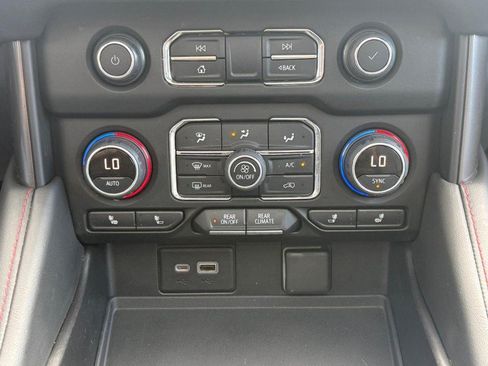 Used 2022 Chevrolet Tahoe RST w/ Luxury Package AWD/4WD image 28