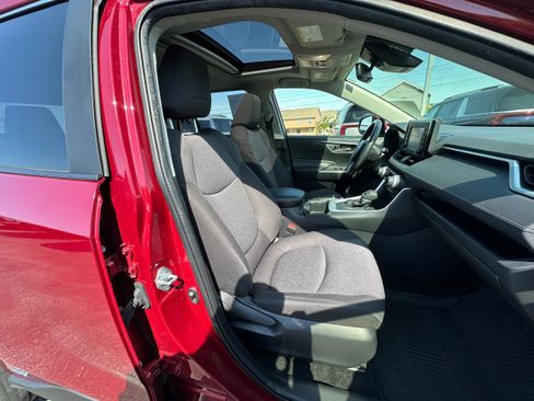 Used 2022 Toyota RAV4 XLE w/ Convenience Package AWD/4WD image 17
